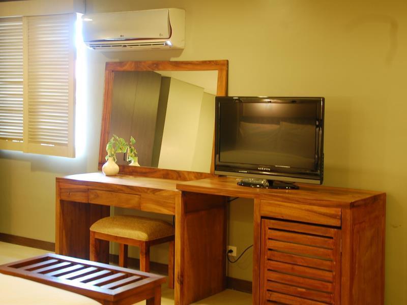 Oyo 103 Artina Suites Hotel Makati City Ngoại thất bức ảnh