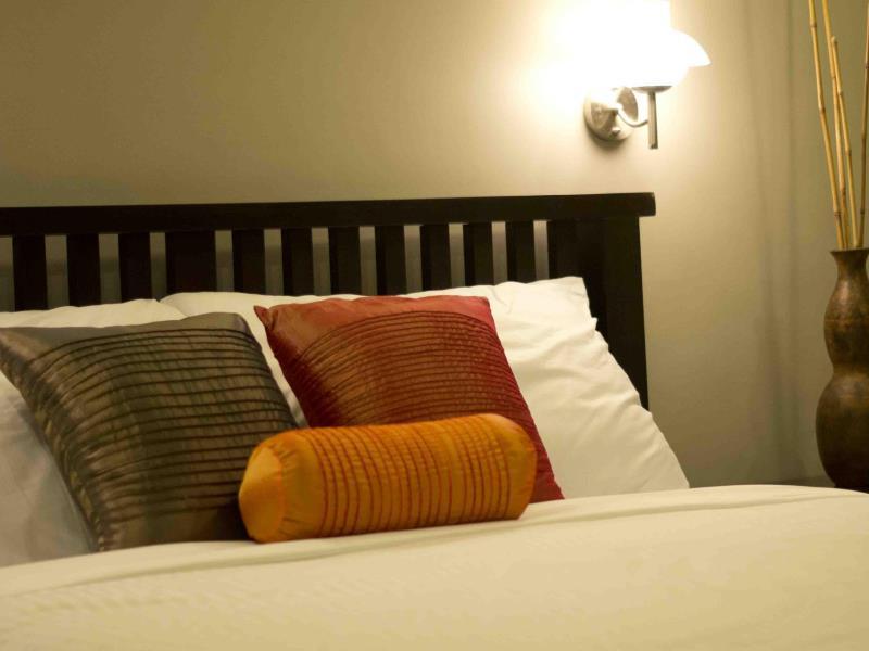 Oyo 103 Artina Suites Hotel Makati City Ngoại thất bức ảnh