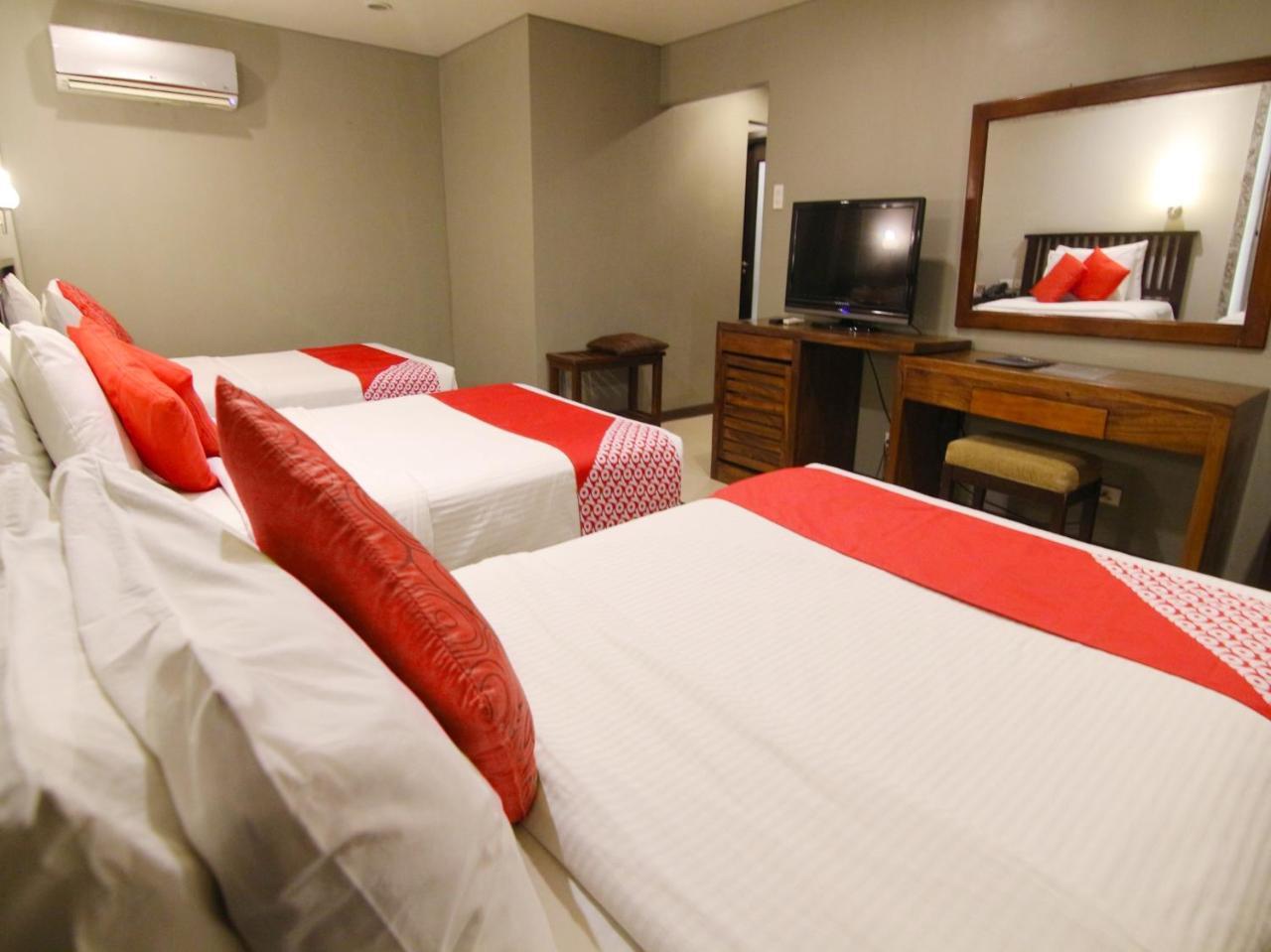 Oyo 103 Artina Suites Hotel Makati City Ngoại thất bức ảnh