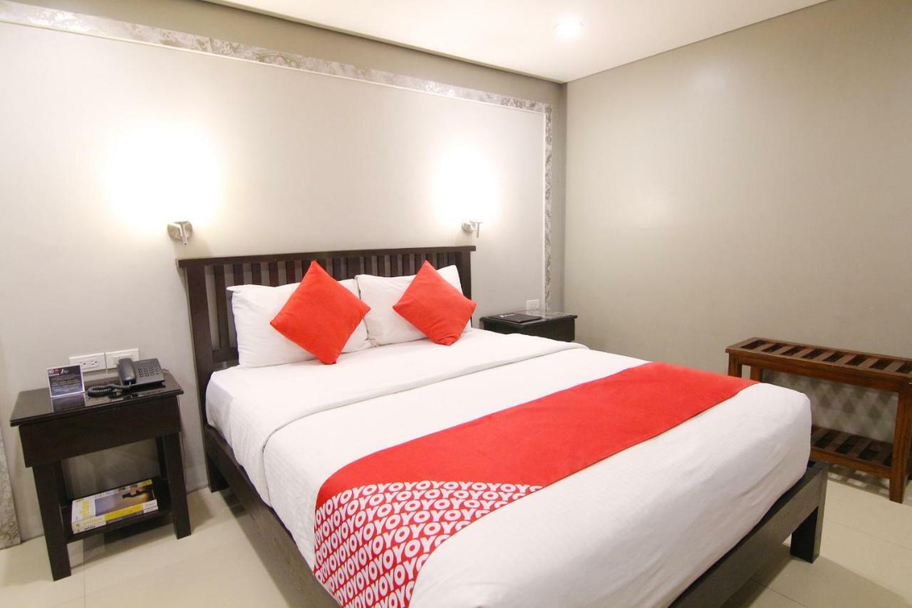 Oyo 103 Artina Suites Hotel Makati City Ngoại thất bức ảnh