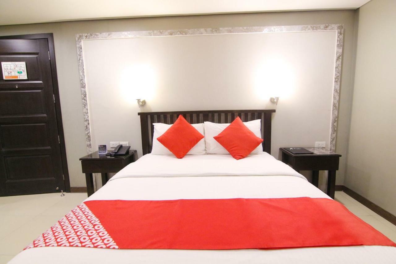 Oyo 103 Artina Suites Hotel Makati City Ngoại thất bức ảnh