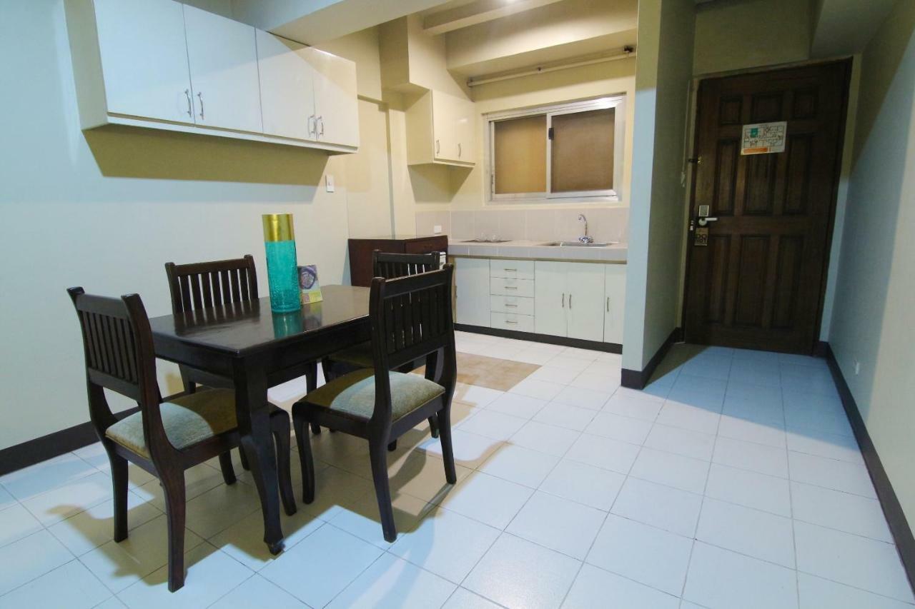 Oyo 103 Artina Suites Hotel Makati City Ngoại thất bức ảnh