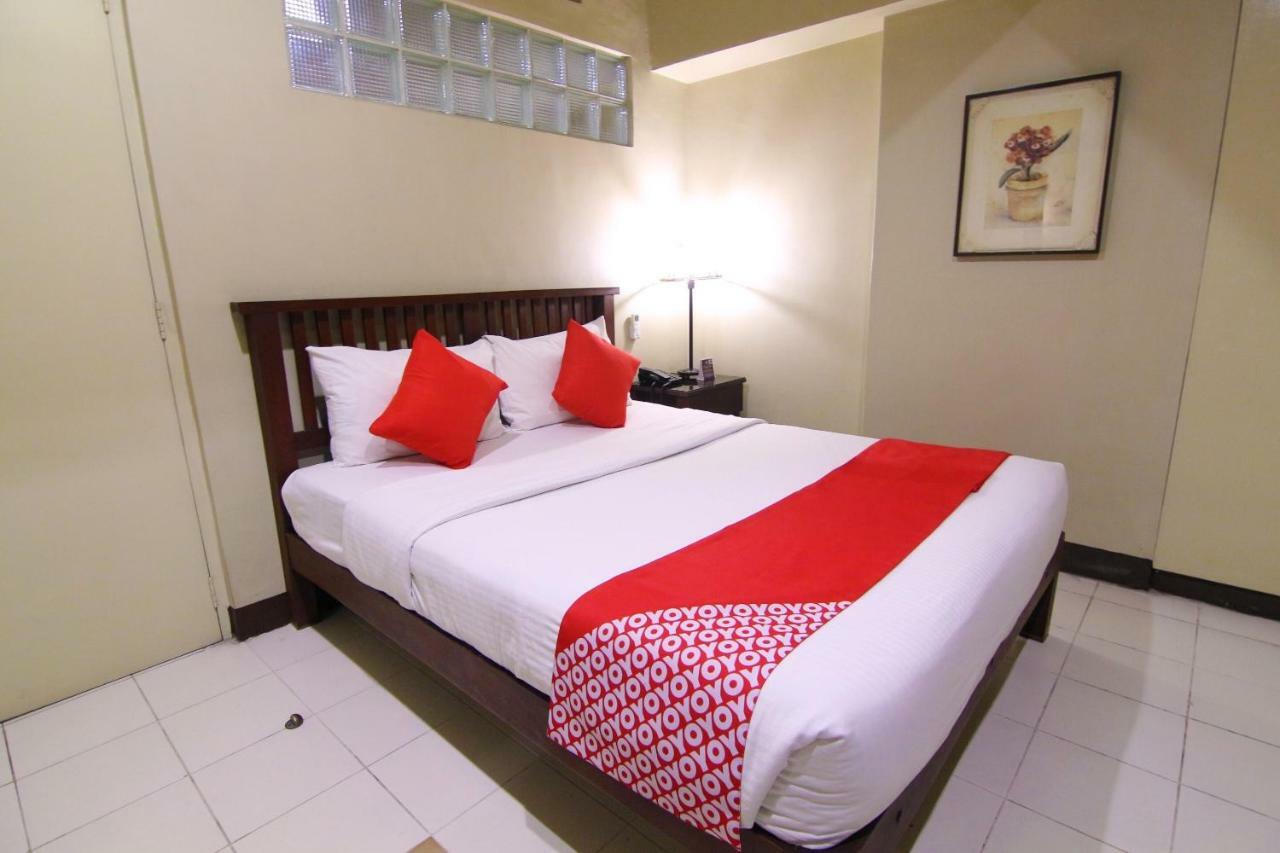 Oyo 103 Artina Suites Hotel Makati City Ngoại thất bức ảnh