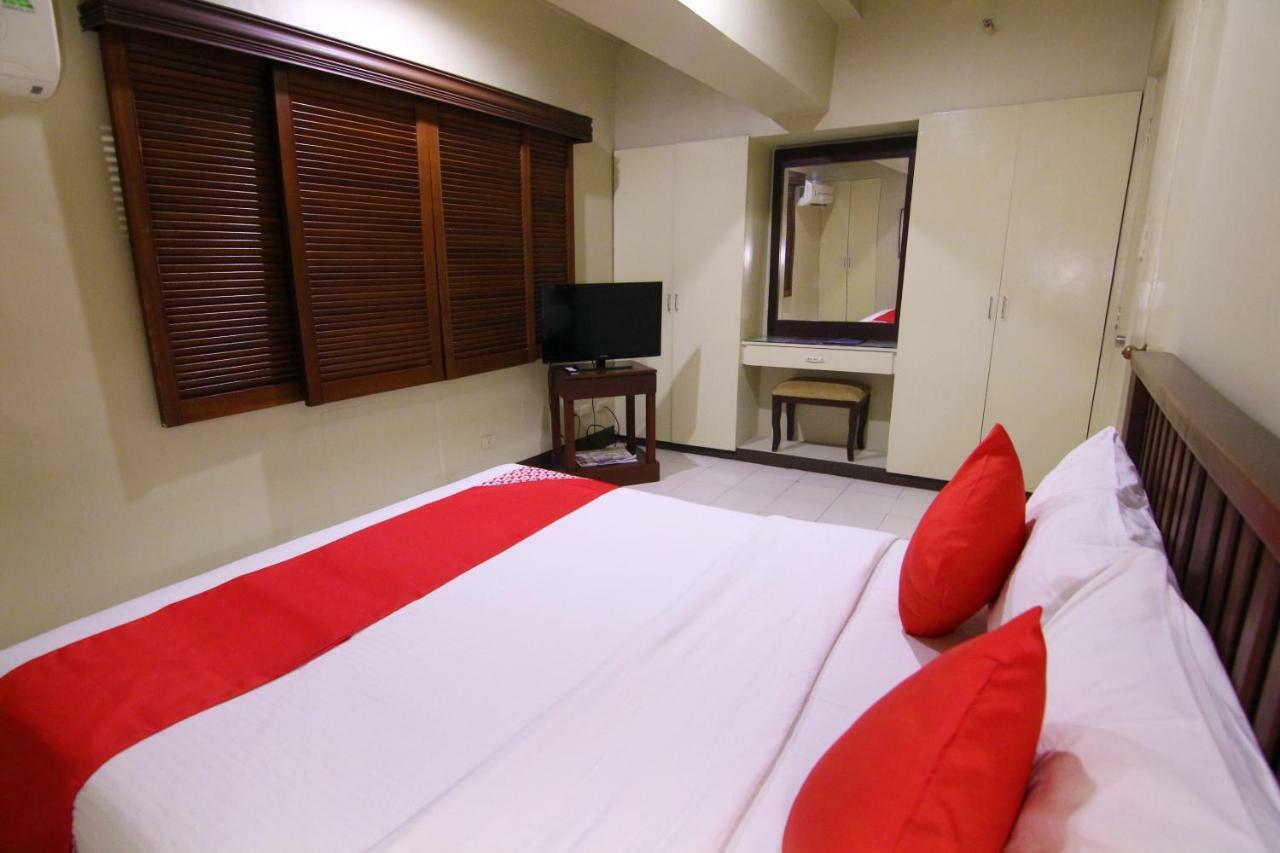 Oyo 103 Artina Suites Hotel Makati City Ngoại thất bức ảnh