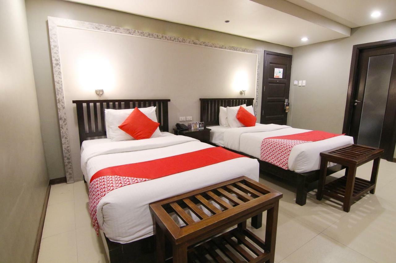 Oyo 103 Artina Suites Hotel Makati City Ngoại thất bức ảnh