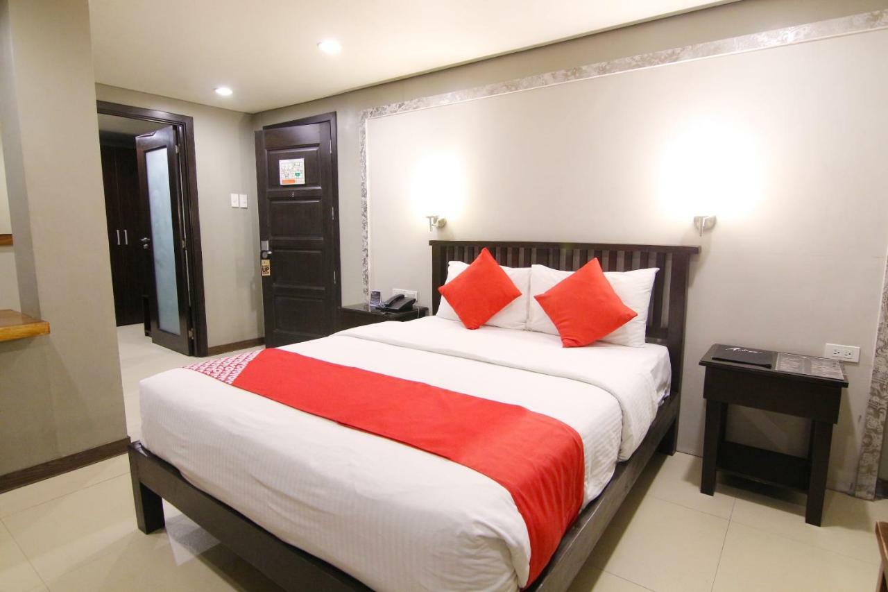 Oyo 103 Artina Suites Hotel Makati City Ngoại thất bức ảnh