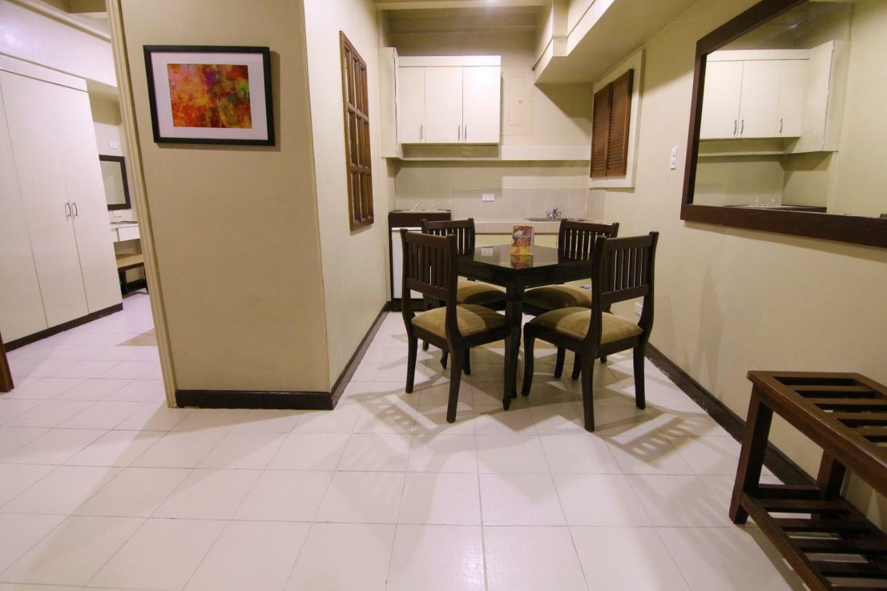 Oyo 103 Artina Suites Hotel Makati City Ngoại thất bức ảnh