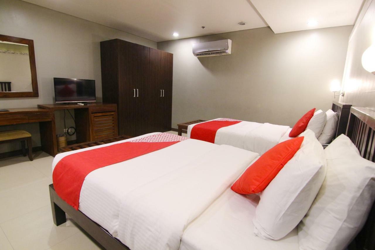 Oyo 103 Artina Suites Hotel Makati City Ngoại thất bức ảnh