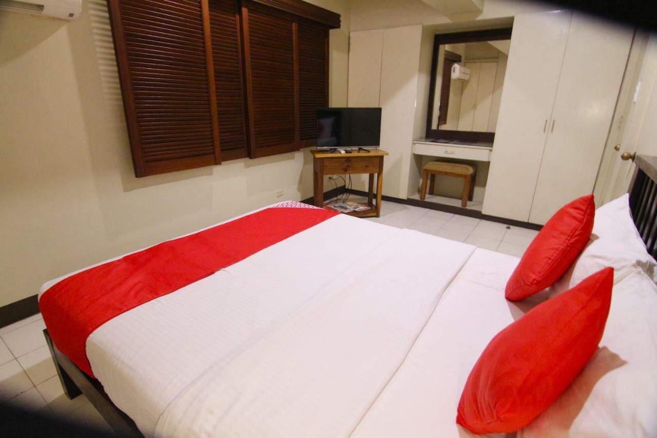 Oyo 103 Artina Suites Hotel Makati City Ngoại thất bức ảnh