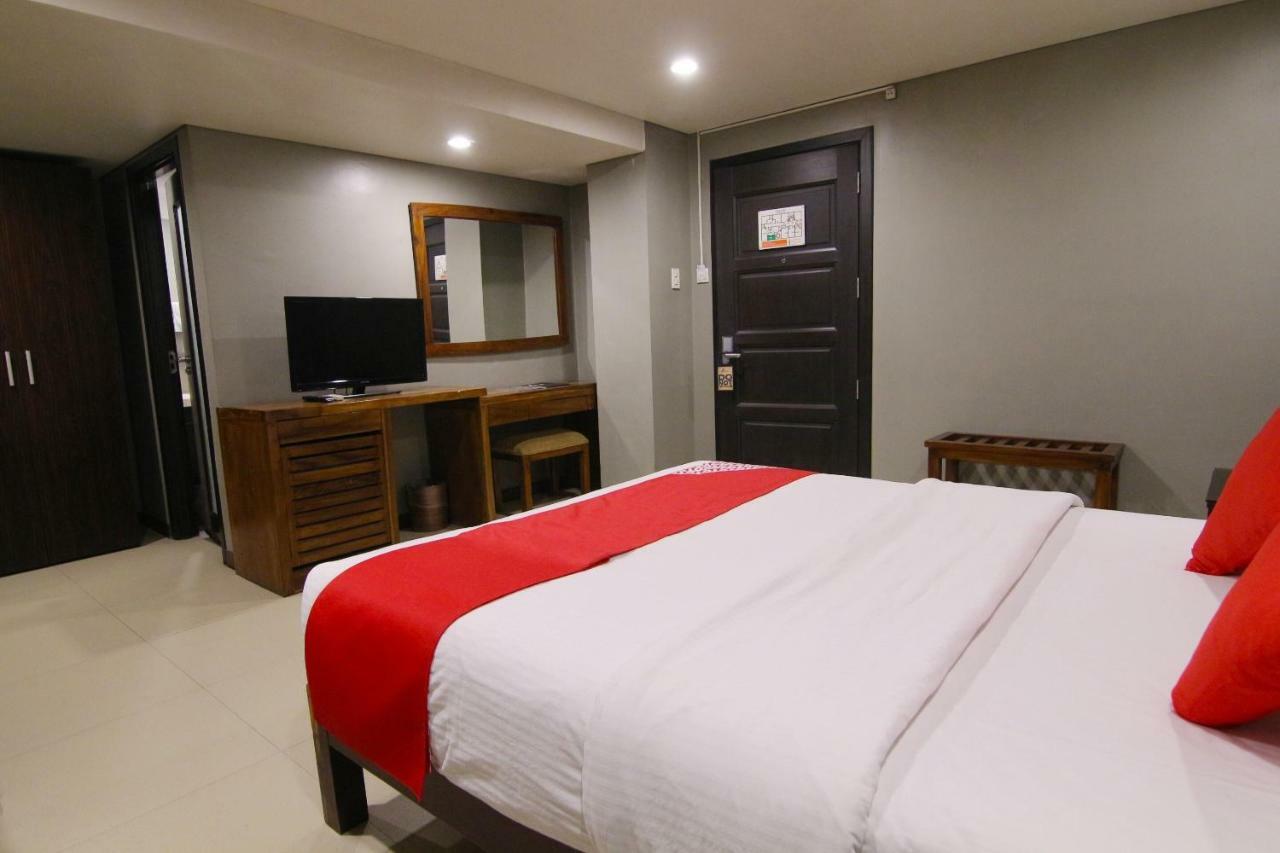Oyo 103 Artina Suites Hotel Makati City Ngoại thất bức ảnh