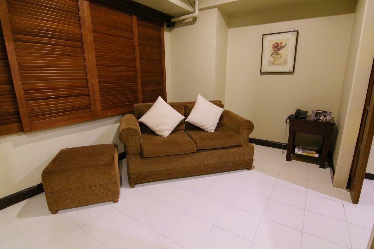 Oyo 103 Artina Suites Hotel Makati City Ngoại thất bức ảnh