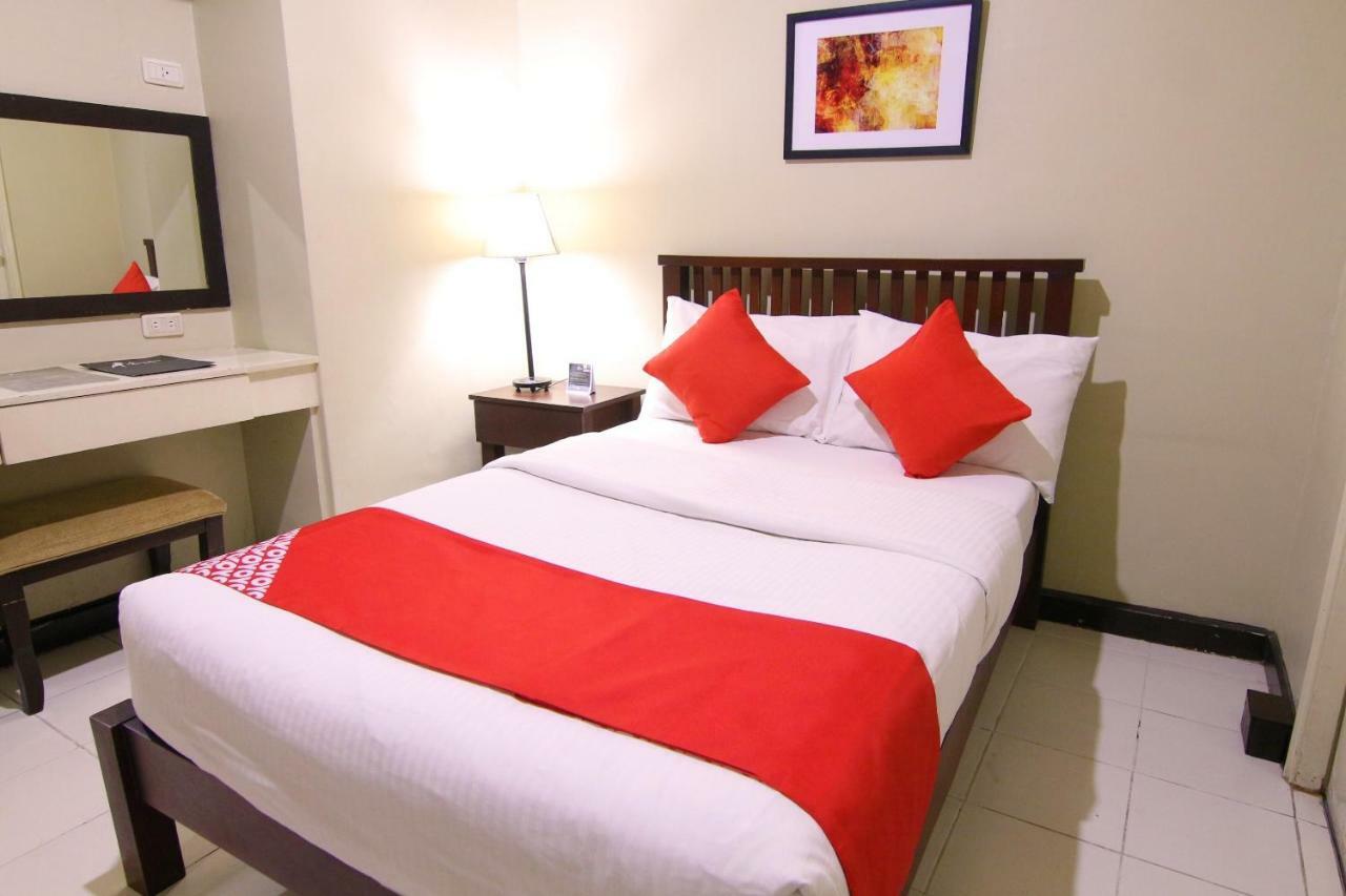 Oyo 103 Artina Suites Hotel Makati City Ngoại thất bức ảnh