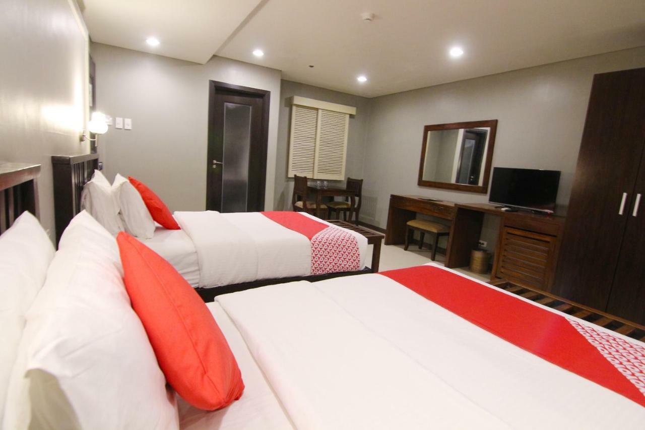 Oyo 103 Artina Suites Hotel Makati City Ngoại thất bức ảnh